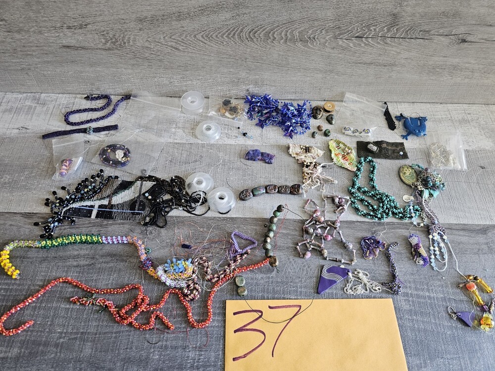 Beaded Jewelry Necklaces Variety Started Or Complete Findings Estate Lot #37
